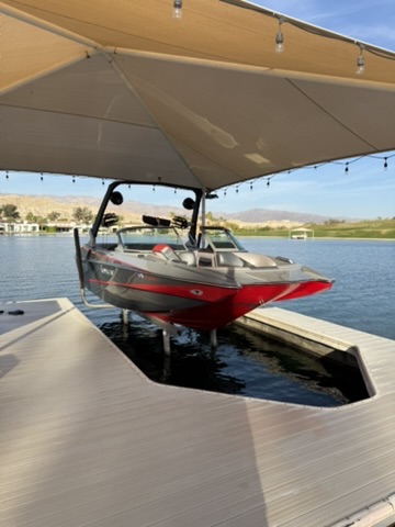 Wakeboard Boat · Dock