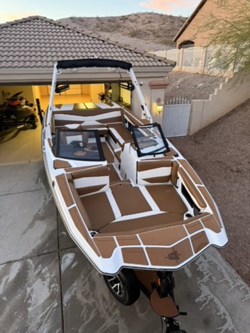 Tige Wake Boat